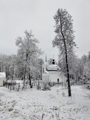 Свято-духовской храм на Никольском кладбище.