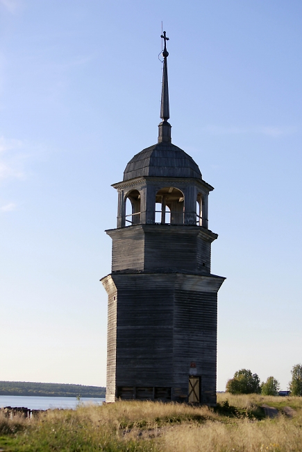 Колокольня Вознесенской церкви в деревне Пияла