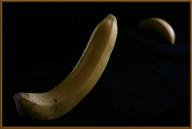 Два банана.
