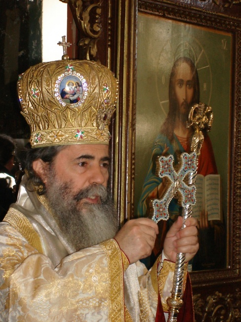 Иерусалимский Патриарх на службе в Катамоне.