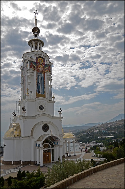 Храм-маяк Святителя Николая Мирликийского, покровителя моряков.