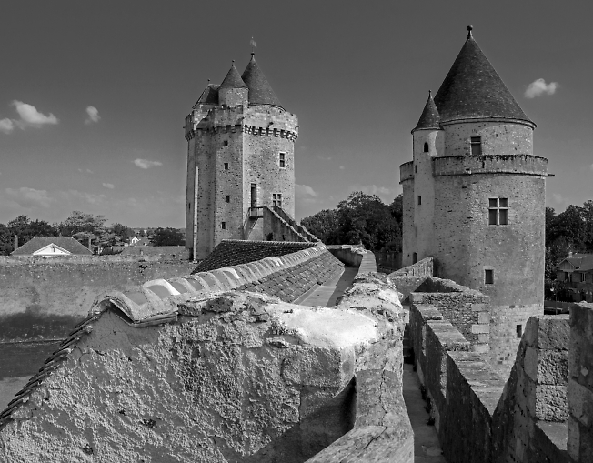 Замок-крепость Бланди-ле-Тур