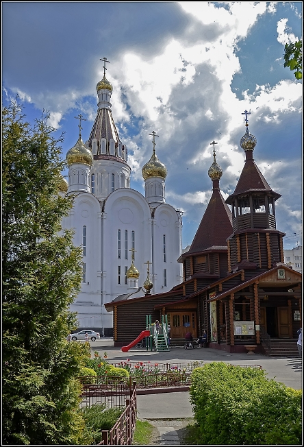 Покровская и Серафимовская церкви