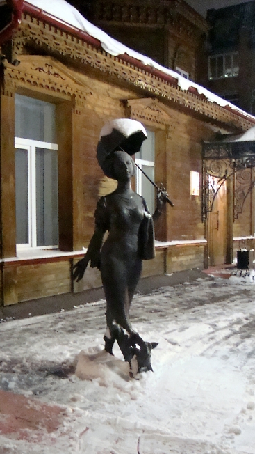Пенза. Памятник Женщина с таксой