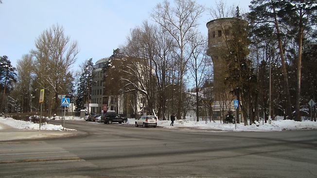 Водонапорная башня в старом центре Обнинска. Один человек попал в кадр...