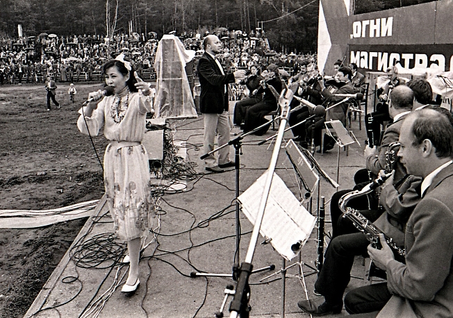 Роза Рымбаева поет в Тынде, середина 80-х.
