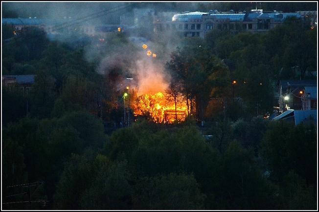 Пожар сегодня вечером  в районе переезда на Вифанской