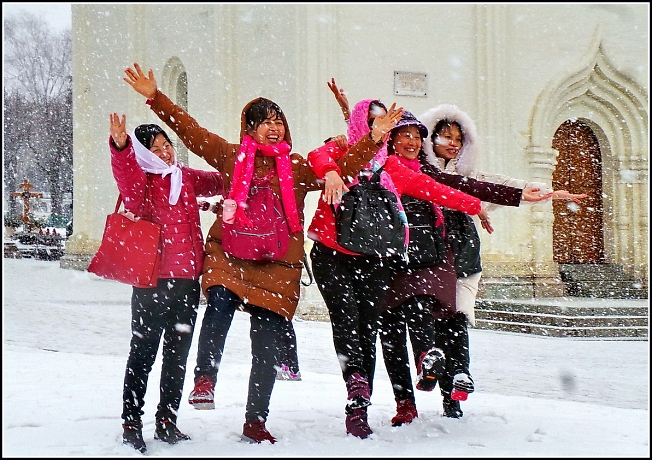 Снег. Китайцам в радость.