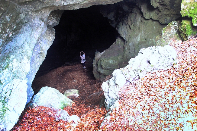 В пещере Холодной