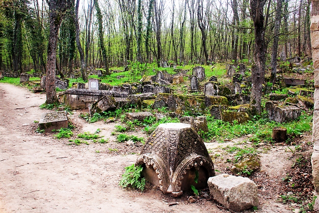 Караимское кладбище в Иософатовой долине