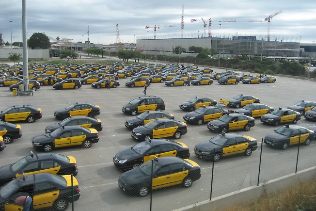 Испания территория аэропорта ЭльПлат стоянка такси