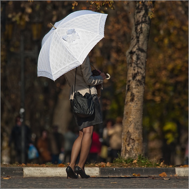 Девушка с зонтом...