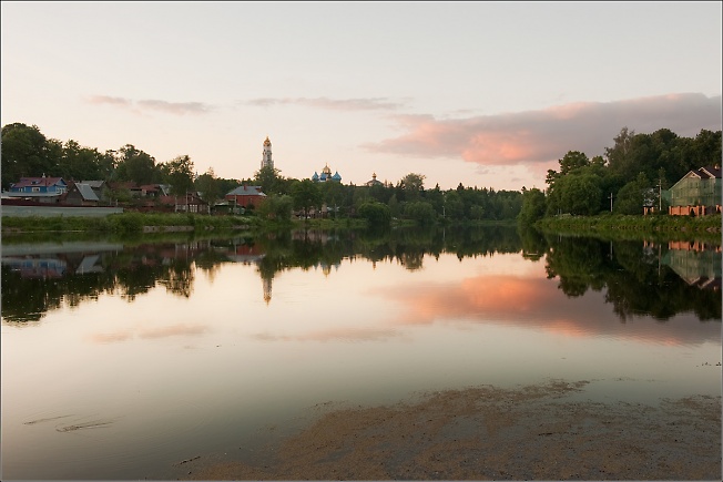 Теплый июньский вечер на берегу Келарского пруда