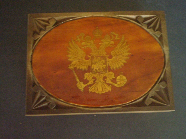 Шкатулка с гербом России.