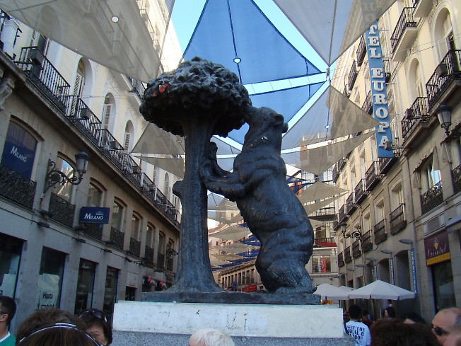 Герб Мадрида (Медведь и Земляничное дерево)