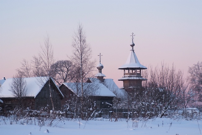 Морозный рассвет в деревне