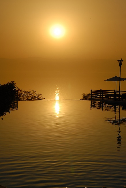 Иордания-закат на Мертвом море