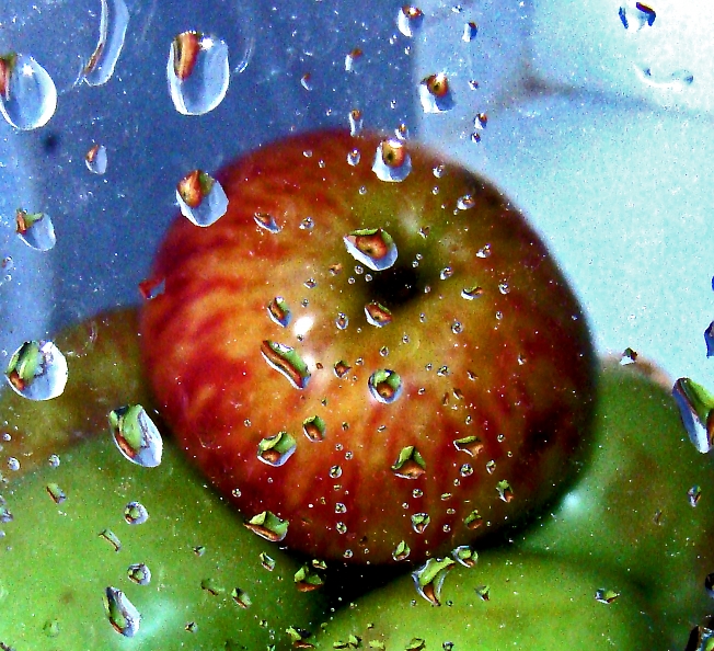 Яблочный дождь