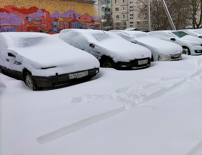 После снегопада на парковке