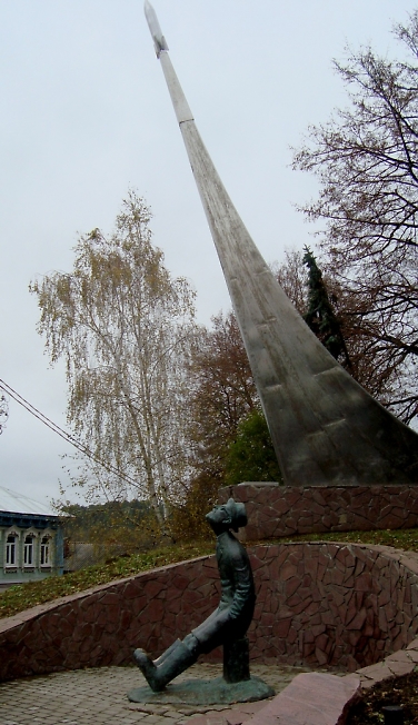 Памятник К.Э. Циолковскому в Боровске