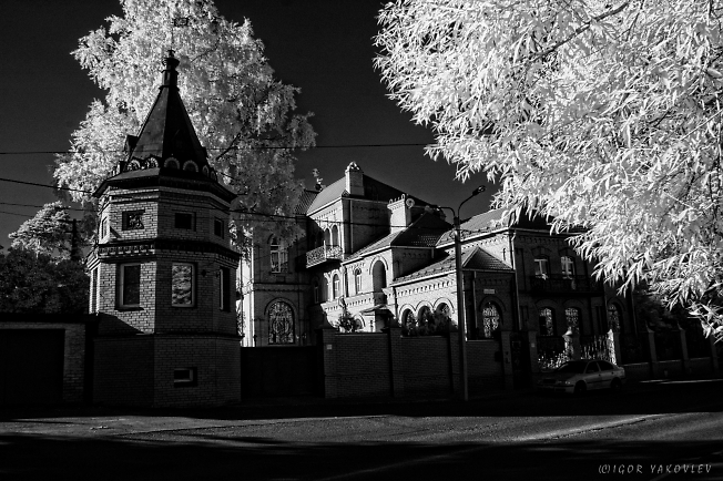 Дом на улице Суворова. Infrared photography
