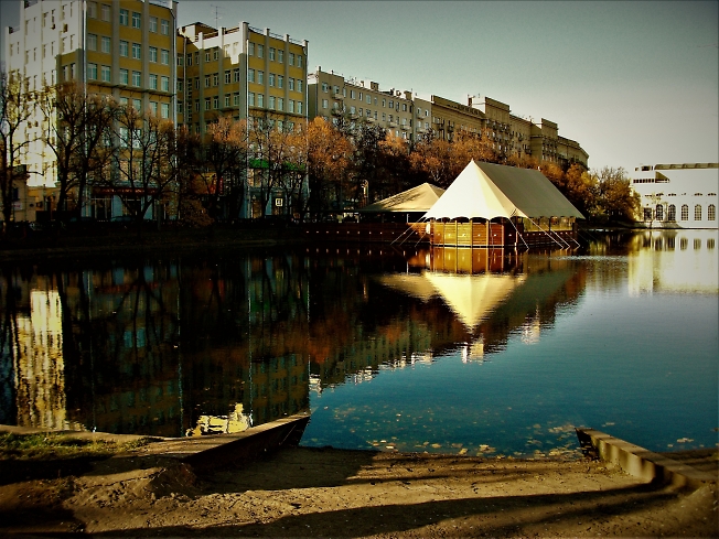 Москва.Чистые пруды.5 ноября 2011.