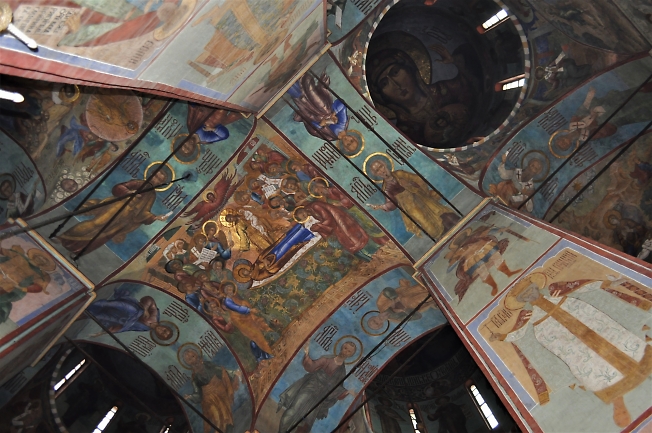  Роспись потолка в Успенском соборе.