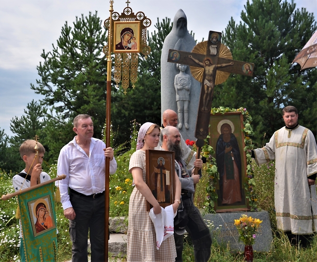 Радонеж. У памятника прп. Сергию