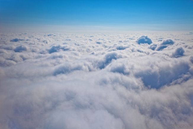 Над облаками читать. Над облаками. Над небом. Небо фон. Над облаками.