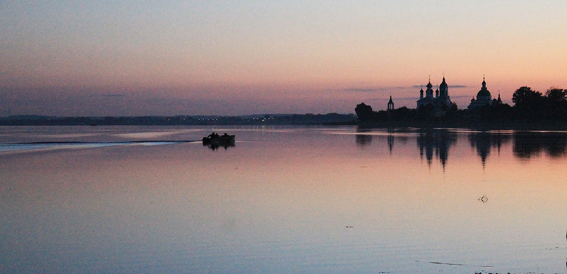 На берегах озера неро между москвой. Озеро Неро пляж. Озеро Неро Пирелли. Озеро Неро зимой. Озеро Неро Ростов Великий фото.